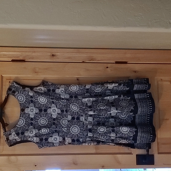 Dress - Picture 4 of 4